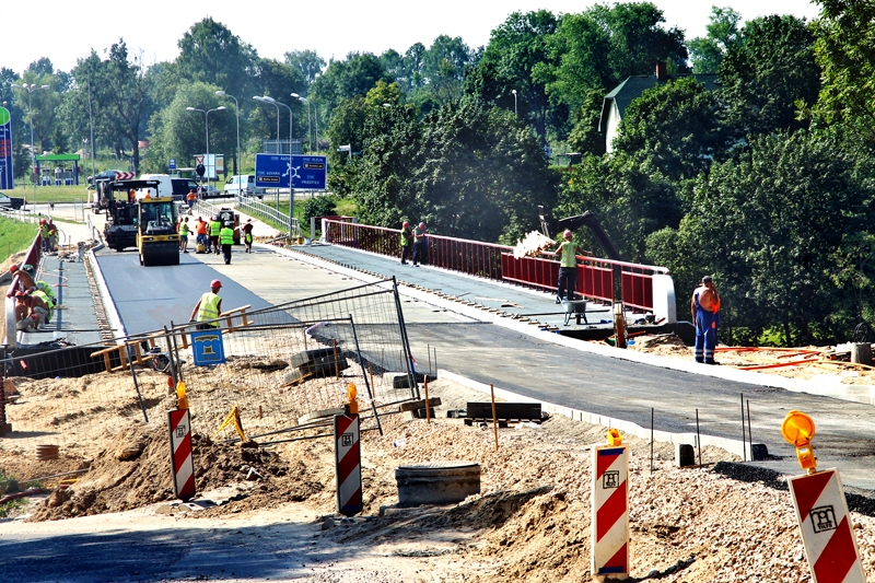 Bauskā jauno tiltu satiksmei atvērs augusta vidū