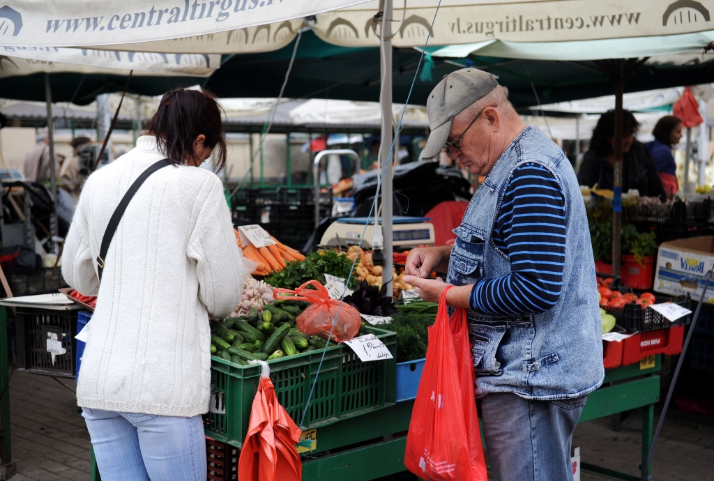 Kādas augļu un dārzeņu cenas šobrīd Centrāltirgū?