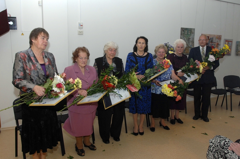 FOTO – Svinīgi godina Bauskas novada skolotājus seniorus