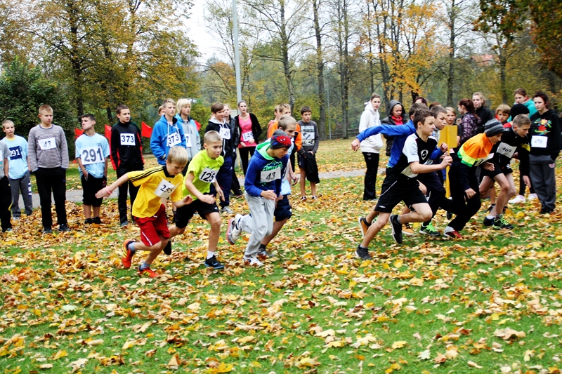 Rudens krosā sacenšas mācību iestāžu audzēkņi