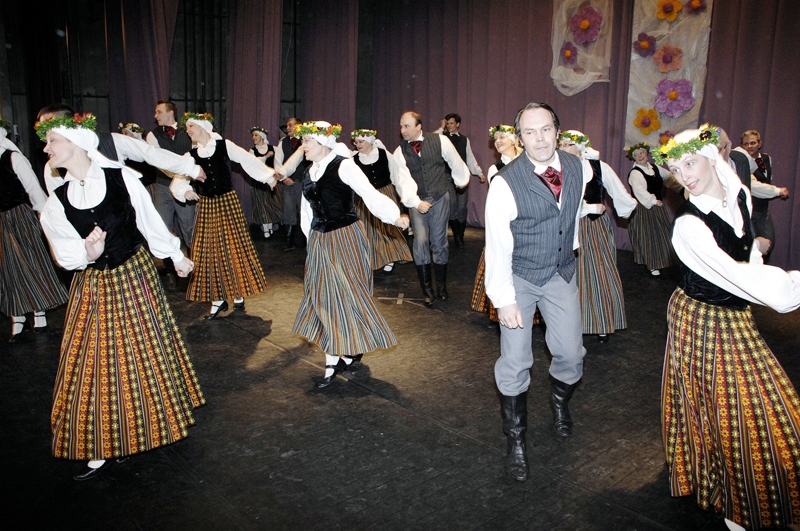 Jaunas idejas gail dziesmās un dejās