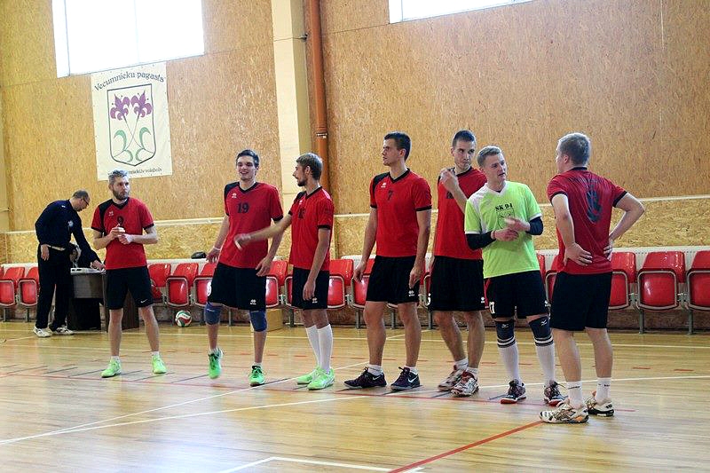 Vecumnieku volejbolisti turpina uzvarēt