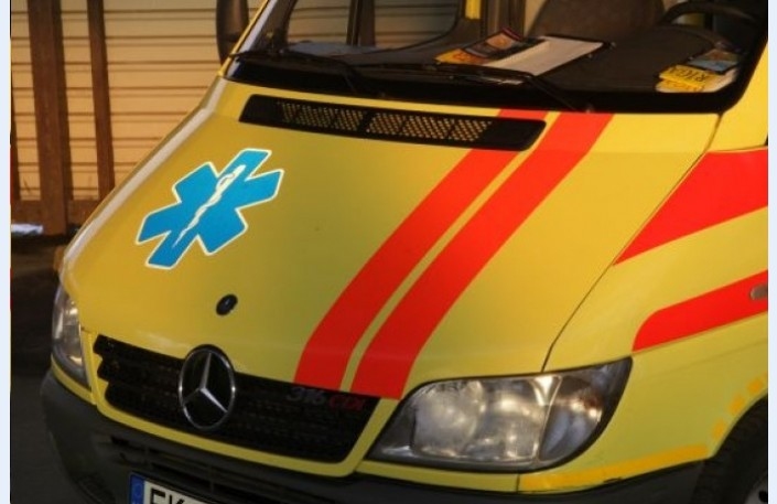 Rundālietis ar motorzāģi iezāģē sev kājā