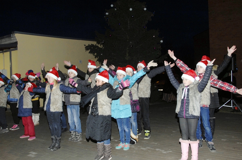 Cep piparkūkas un iededz egli