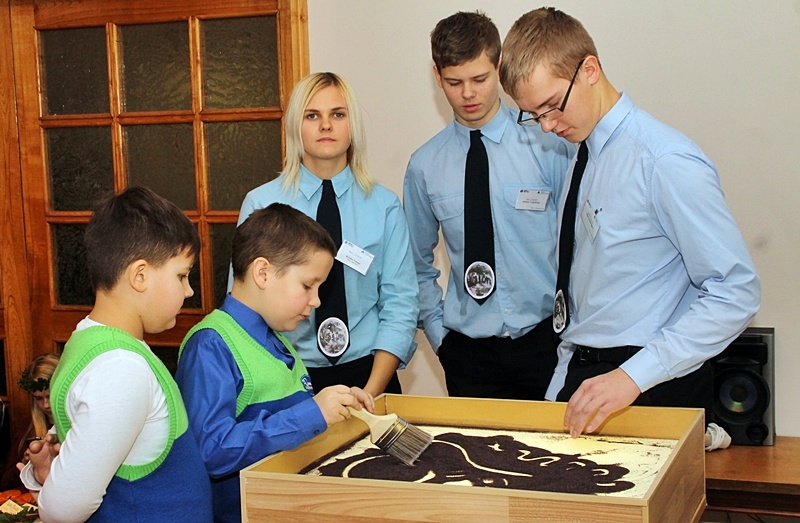 FOTO: Skolēnu mācību uzņēmumu tirgus Bauskas Kultūras centrā