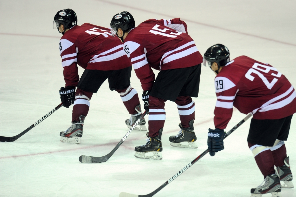Latvijas U-20 hokejisti pēc cerību zaudēšanas uz vietu PČ augstākajā divīzijā piekāpjas Itālijai