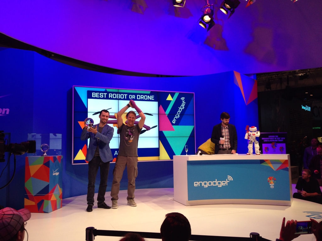 AirDog atzīts par labāko CES 2015 robotu