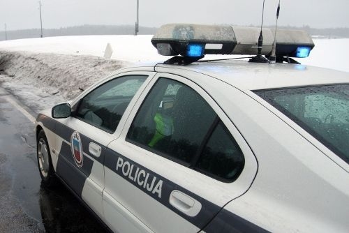 5000 eiro kukuļa dēļ Zemgalē aizturēts šogad pirmais kukuļdevējs uz ceļiem