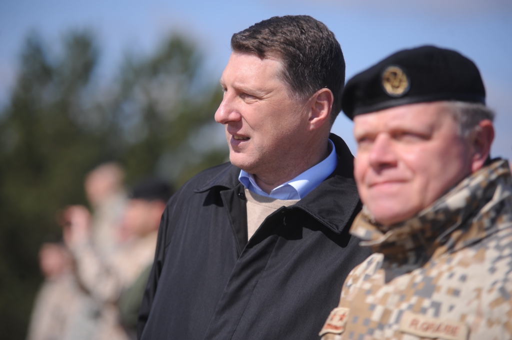 Vējonis ir pret obligāta militārā dienesta atjaunošanu
