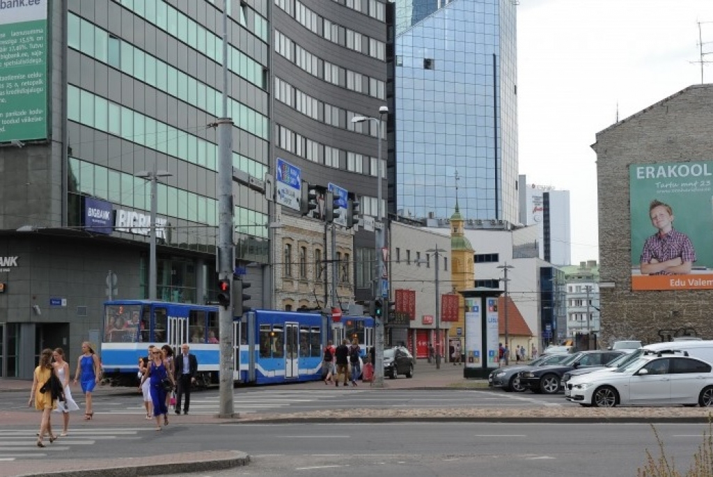 Par šiku Rīgas tramvajā ir jāmaksā, Tallinā bez maksas brauc deklarētie