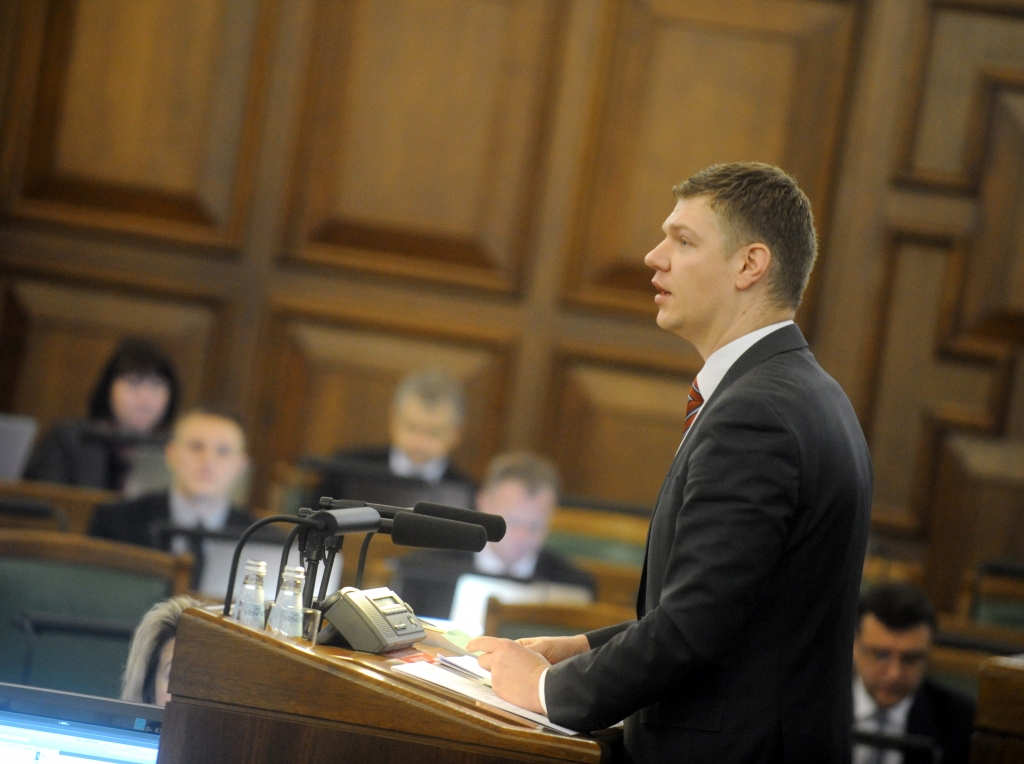 Deputāti sašutuši par maldinošiem apgalvojumiem Rīgas satiksmes reklāmā