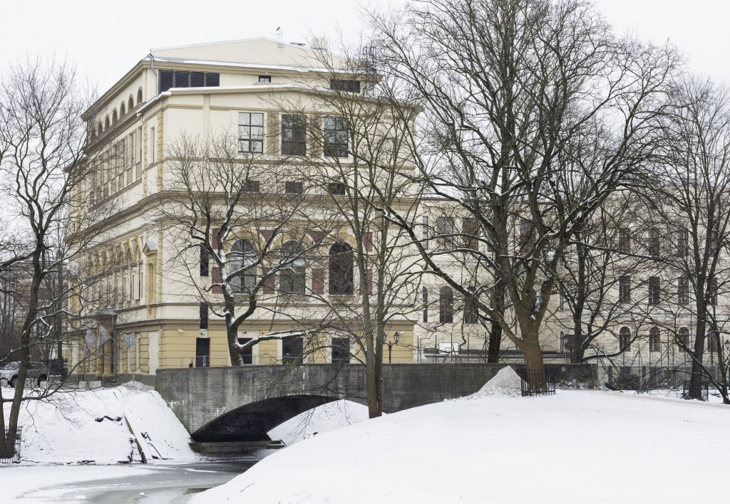 Ieguldot 3,5 miljonus, atjaunota vēsturiska ēka Vingrotāju ielā; darbu sāk klīnika