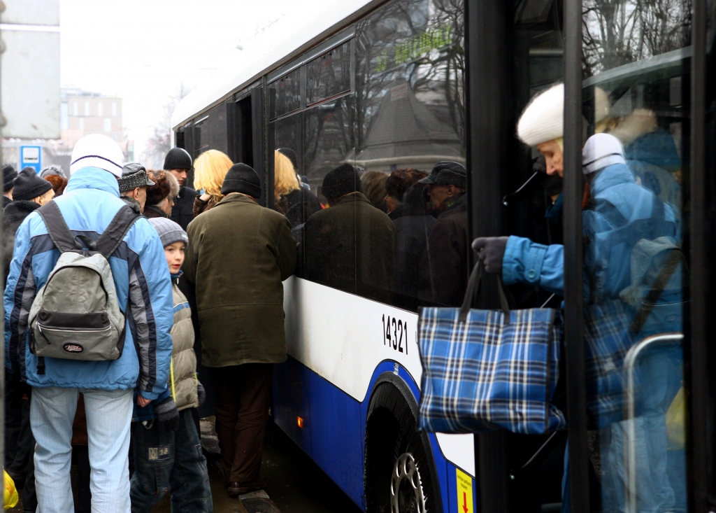 Vecmīlgrāvī apšaudīts 29.maršruta autobuss