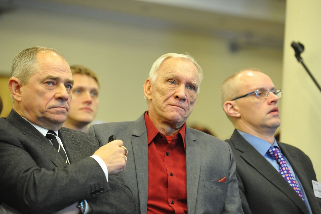 350 miljoni eiro ekonomikas sildīšanai politiķu rokās