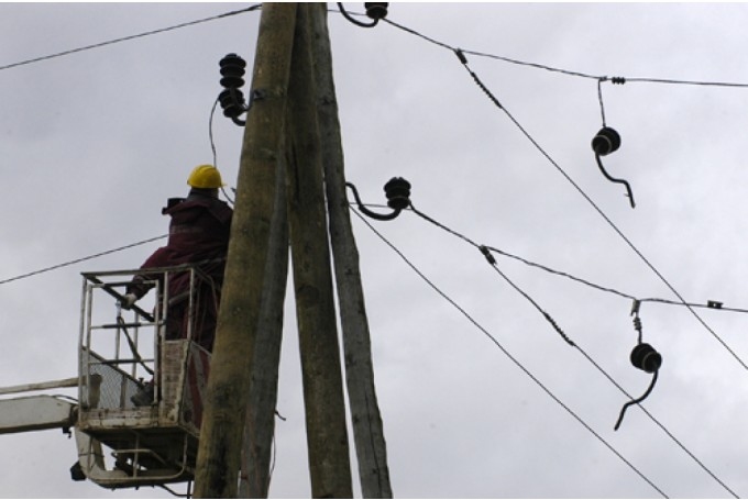 Gulbji daļu Bauskas atstāj bez elektrības