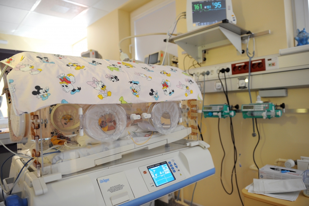 Par nolaidību dzemdību laikā Jūrmalas tiesa diviem ārstiem piespriež cietumsodu