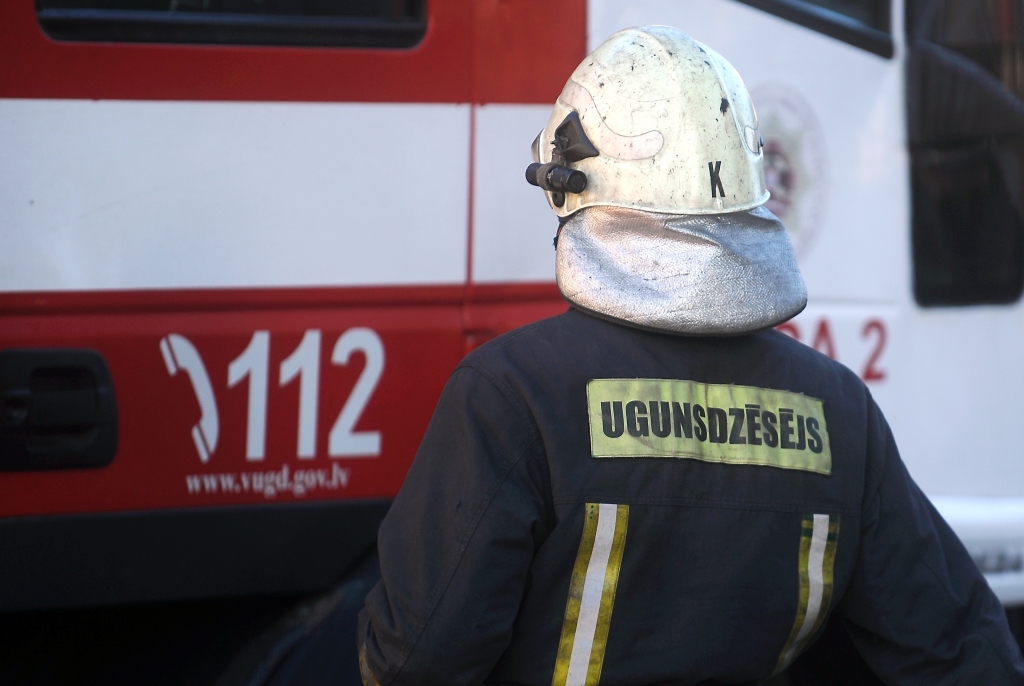 Ķekavā nodegušas divas ēkas - dzīvojamā un dārza māja