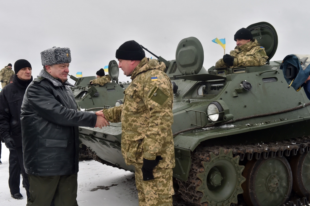 Ja miera nebūs, Porošenko visā Ukrainā izsludinās karastāvokli