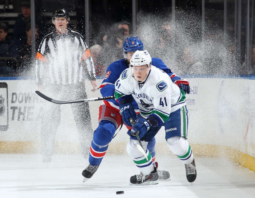 Ķēniņam 0+2, Canucks atspēlējas Ņujorkā; Girgensons nerealizē bullīti uzvarā