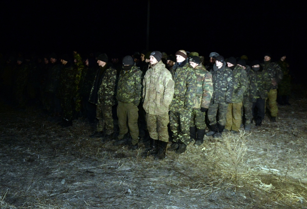 Ukraina un separātisti veic karagūstekņu apmaiņu; teroristi piekrīt bruņojuma atvilkšanai