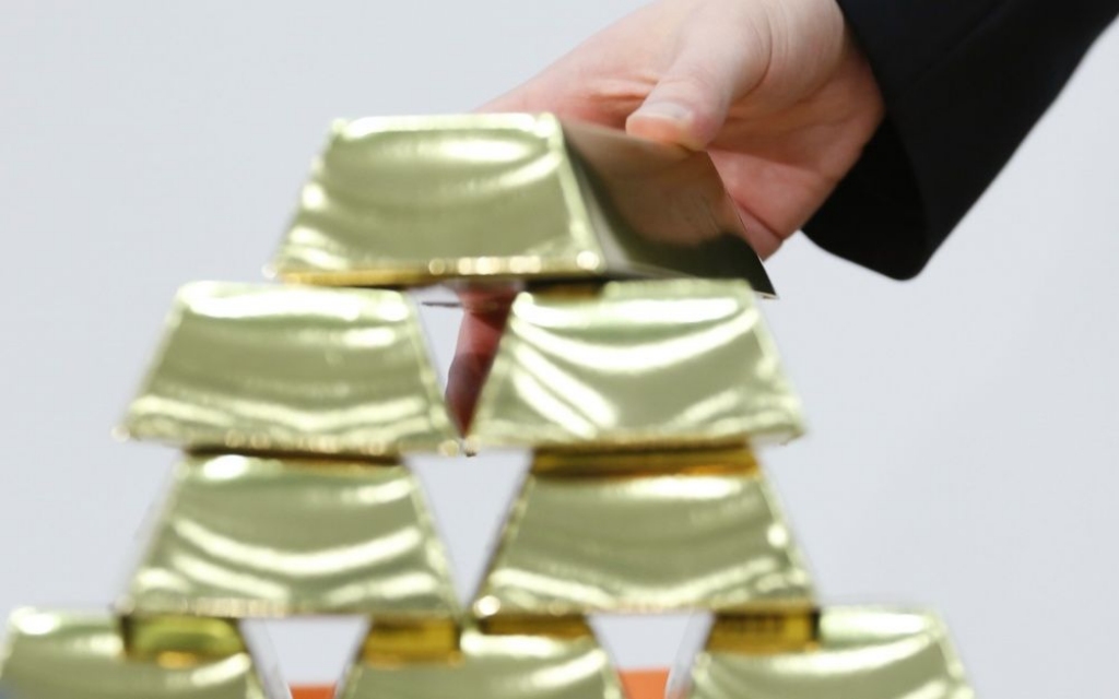 Investors: Šķiet, manipulē ar visu