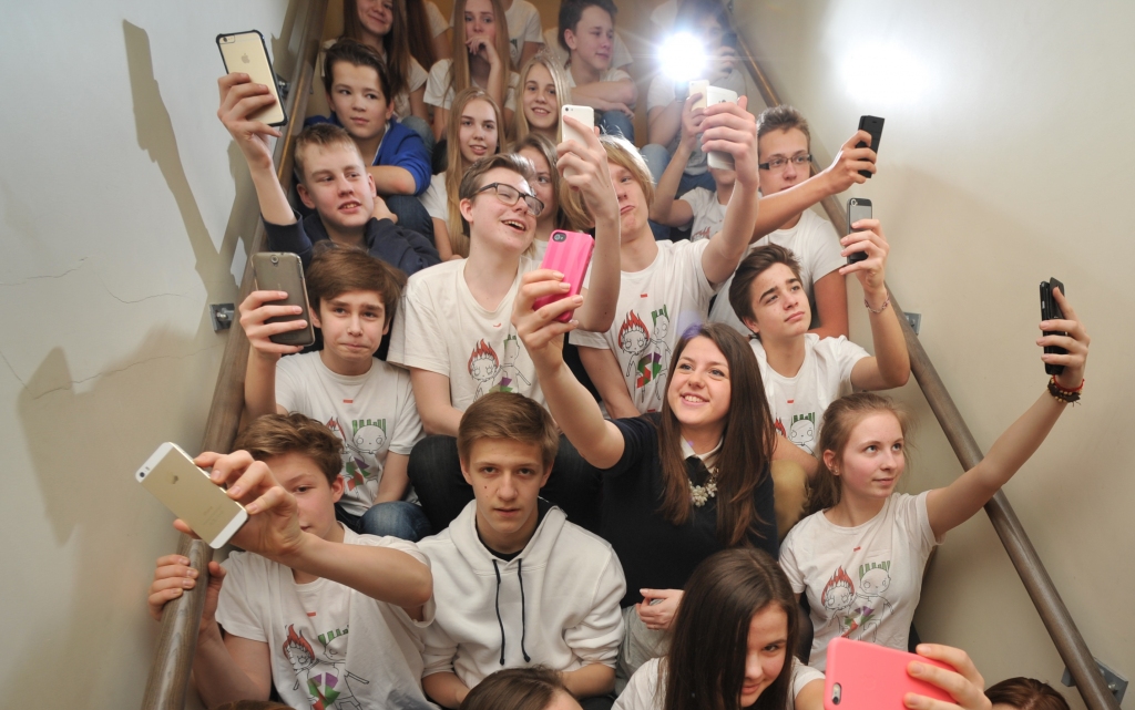Iedvesmojot bērnus, 23 gadus veca skolotāja vēlas padarīt sabiedrību pozitīvāku