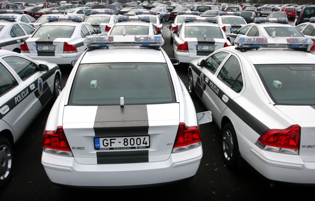 Valdība atļauj IeM uzņemties 30 miljonu eiro saistības, lai nodrošinātu policiju ar automašīnām