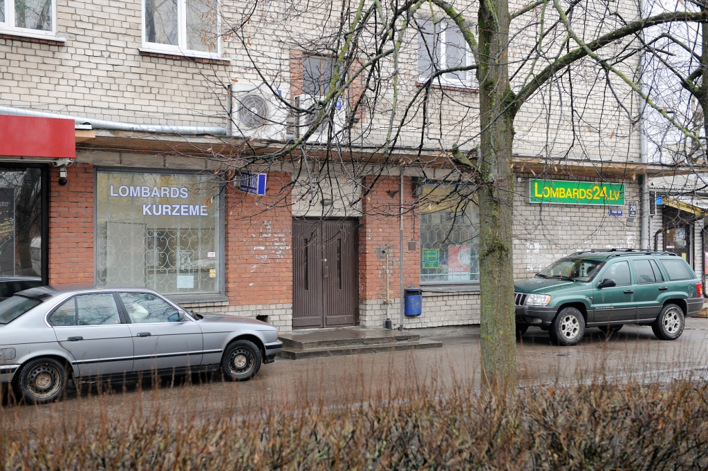 Ieejot jebkurā lombardā, jālūkojas pēc obligātās licences