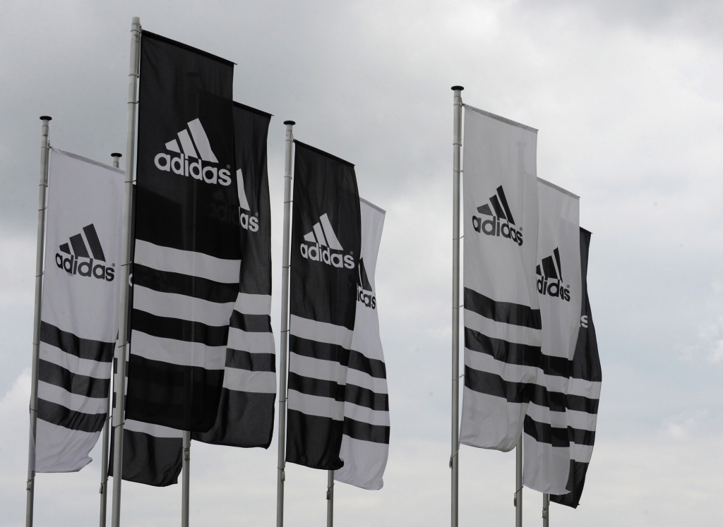 adidas Krievijā slēgs 200 veikalus