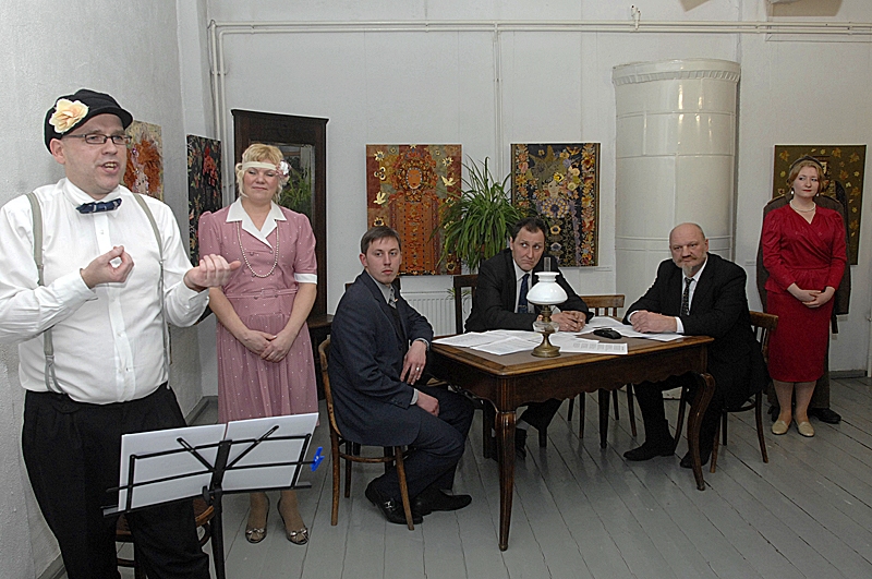 FOTO: Bauskas muzejā aizsāk jaunu tradīciju – vēsturisku vakarēšanu