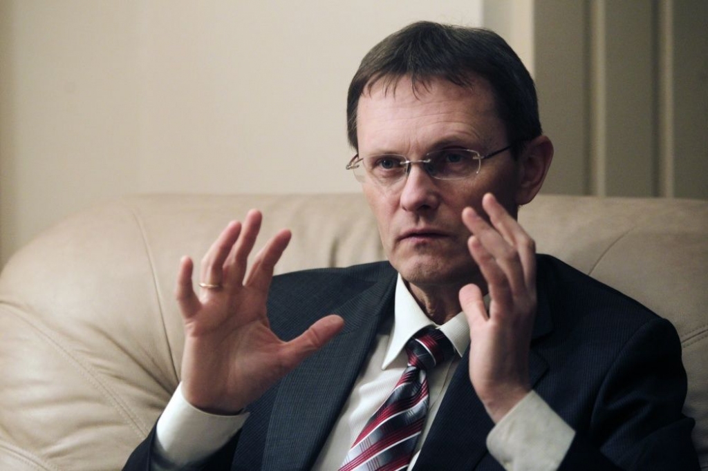Bijušais finanšu ministrs izskatot vairākus darba piedāvājumus ārpus Latvijas
