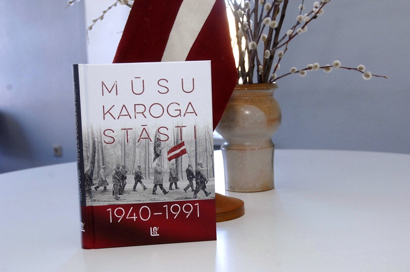 Izdota vēsturisku atmiņu grāmata par karogu un bezbailīgiem patriotiem