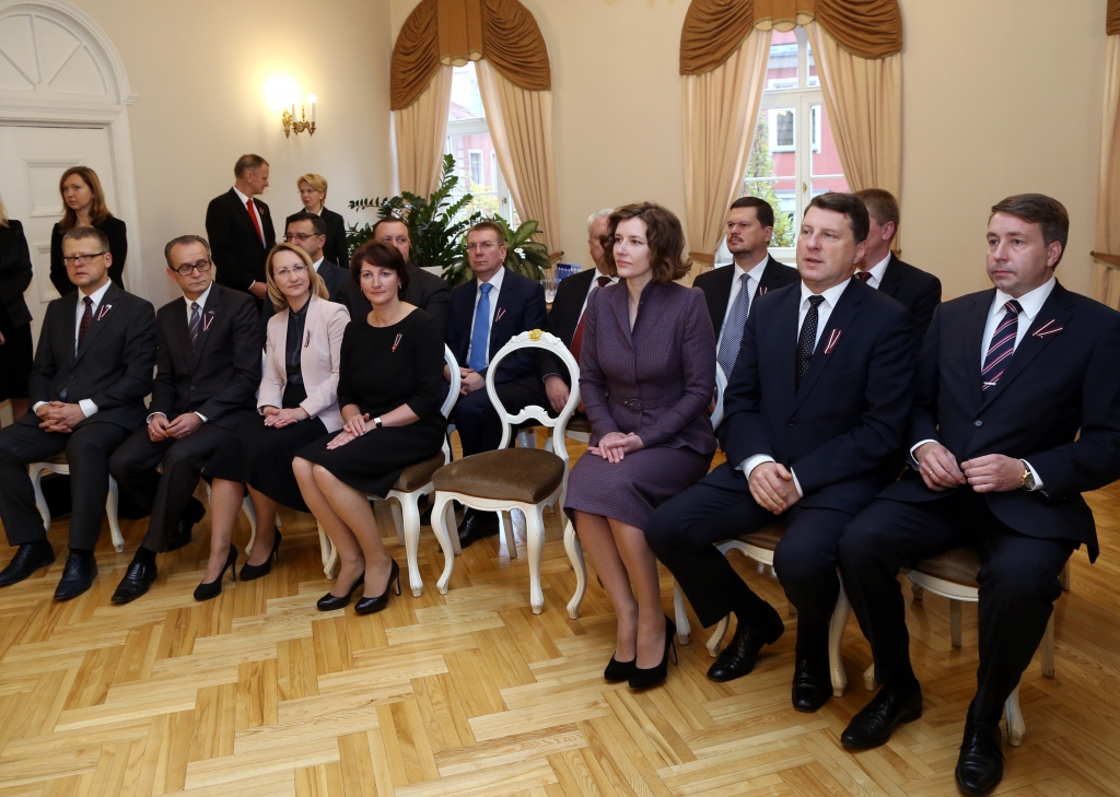Dienas tēma: Padomdevēji aiz ministru mugurām