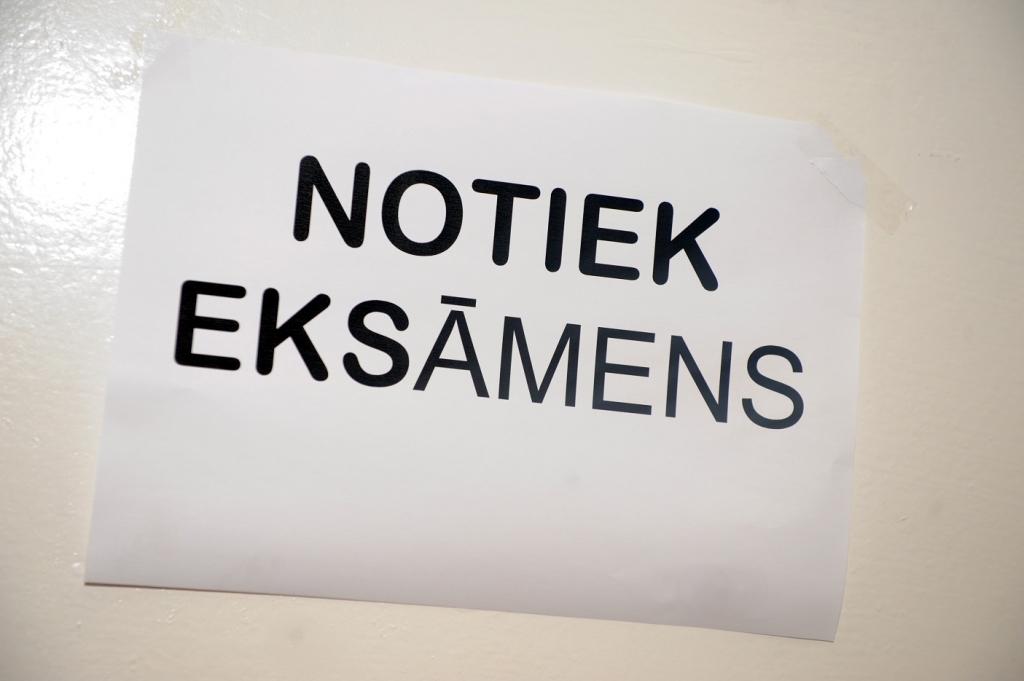 Tehnika pieviļ: Dagdas vidusskolēniem angļu valodas eksāmens jākārto vēlreiz