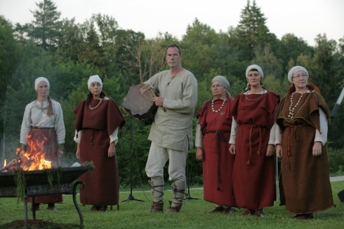 Folkloras kopas «Laukam pāri» 10 gadu jubilejas koncerts Ceraukstē