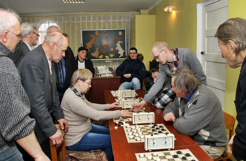 FOTO: Aizvada turnīrus dambretē un šahā