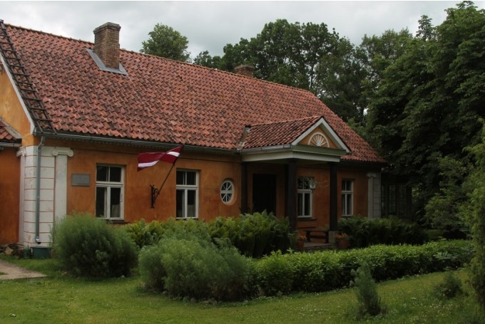 Folkloristi «Billītēs» izmēģinās dziesmu svētku uzstāšanos