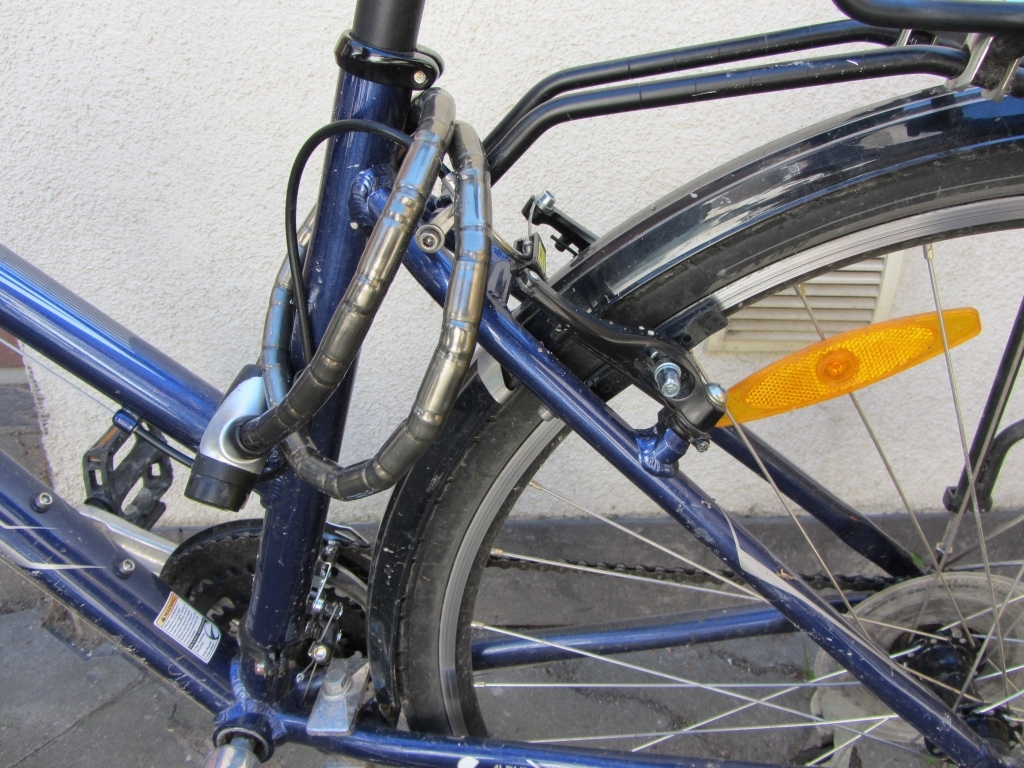 Velosipēdam nozog riteņus