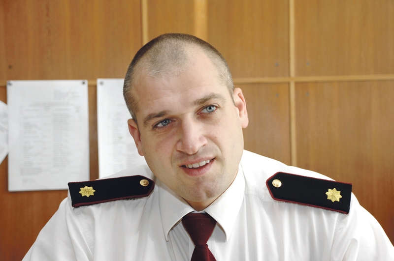 Apbalvos ugunsdzēsējus