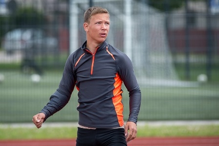 Roberts Gļauda uzvar šķēpmešanā jauniešiem