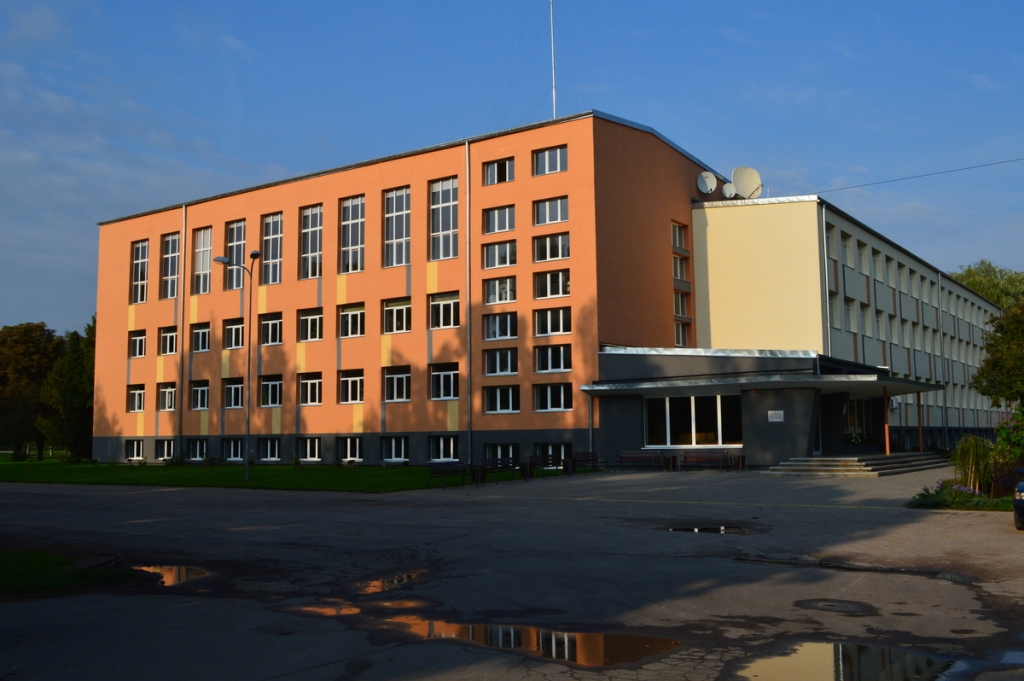papildināta – Likvidē Saulaines profesionālo vidusskolu