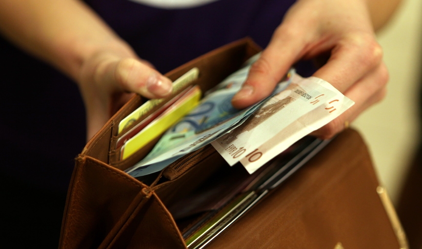 Algām virs 1500 eiro varētu atteikties no neapliekamā minimuma