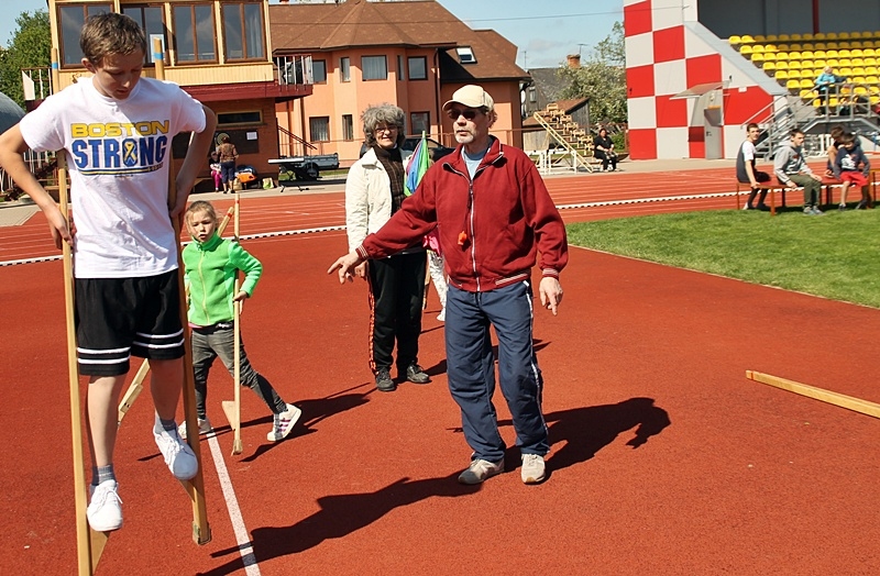 FOTO: Sporta svētki bērniem invalīdiem un mazturīgo ģimenēm