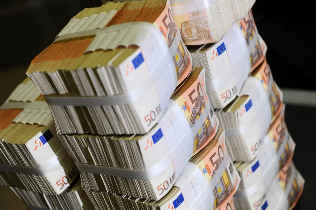 Valsts pārvaldē pērn izniekoti vismaz 5,8 miljoni eiro