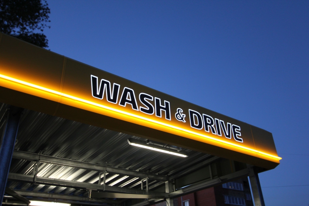 Liepājā atklāj Kurzemē pirmo Wash & Drive tīkla automazgātavu; plāno izplesties