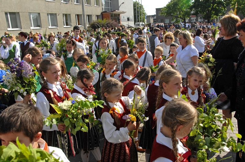 FOTO: Bauskas novada skolēnu dziesmu un deju svētki