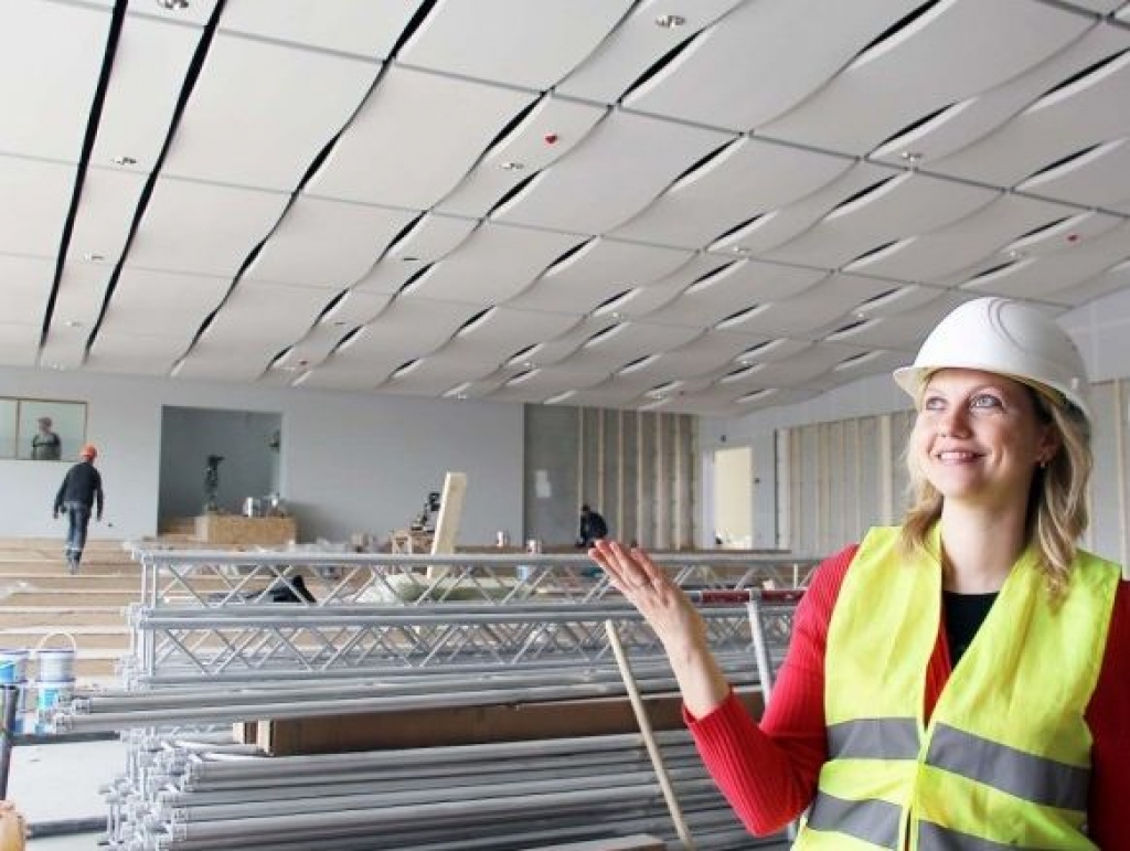 Jaunā Kultūras centra griestos – Alūksnes ezera viļņu atspulgi