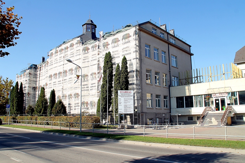 Ģimnāzijas remonta atsākšana kavēsies