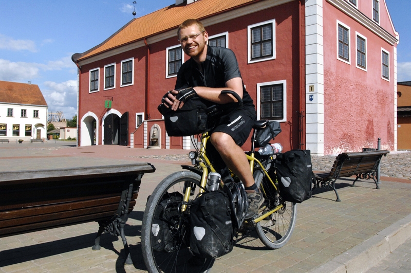 Cauri Eiropai uz mājām ar velosipēdu