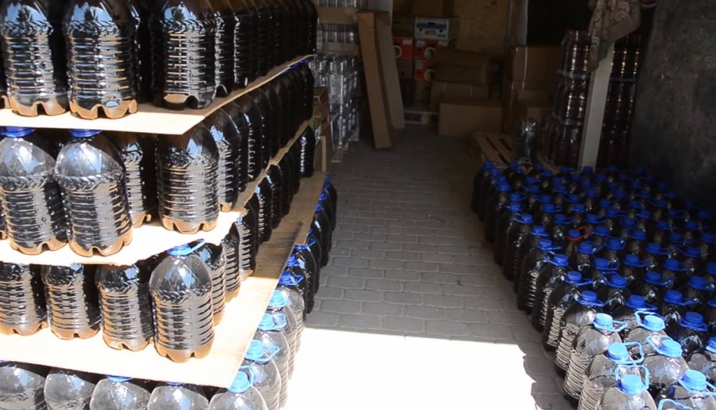 VIDEO: Stopiņu novadā atsavina 16 tonnas nelegālā alkohola